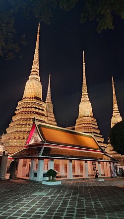 วัดพระศรีรัตนศาสดาราม